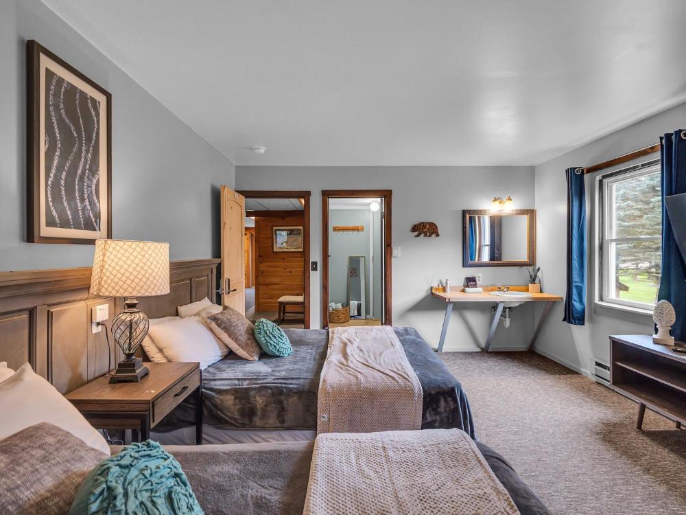Deluxe Queen Room interior